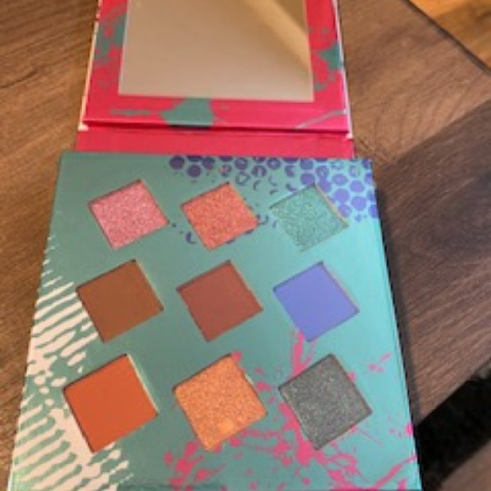 Eye shadow palette